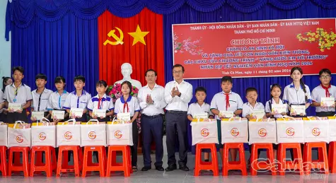 Thành phố Hồ Chí Minh thực hiện chương trình an sinh Tết tại Cà Mau