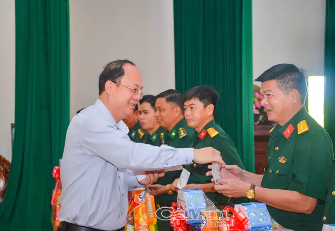 Họp mặt lực lượng vũ trang trực sẵn sàng chiến đấu dịp xuân Bính Ngọ 2026