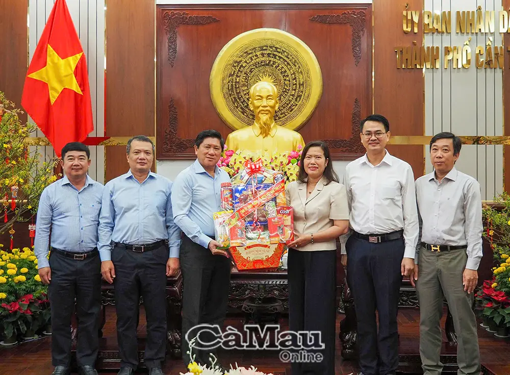 Đoàn công tác tỉnh Cà Mau chúc Tết Thành uỷ Cần Thơ và Tỉnh uỷ Tây Ninh