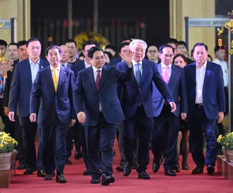 Thủ tướng: Chuyển đổi từ 'ưu tiên' sang 'tin yêu' và 'tự hào' khi dùng hàng Việt Nam