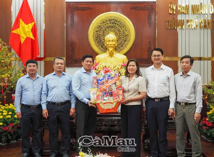 Đoàn công tác tỉnh Cà Mau chúc Tết Thành uỷ Cần Thơ và Tỉnh uỷ Tây Ninh