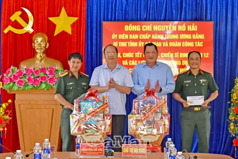 Bí thư Tỉnh uỷ Nguyễn Hồ Hải thăm, động viên lực lượng thi công cao tốc xuyên Tết