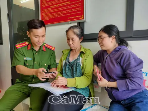 Đón xuân nơi bàn tiếp dân