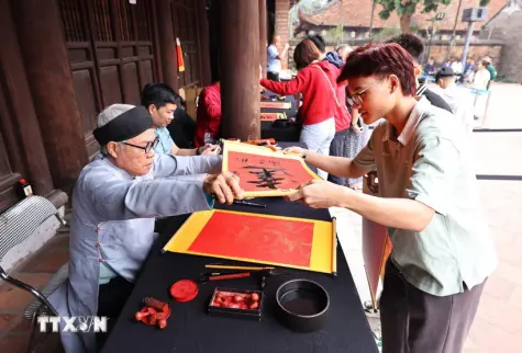 Nét đẹp tục xin chữ, cho chữ đầu Xuân: Lan toả tinh thần “Quốc học”