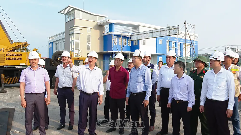 Bí thư Tỉnh uỷ Nguyễn Hồ Hải thăm, động viên các đơn vị thi công công trình trọng điểm