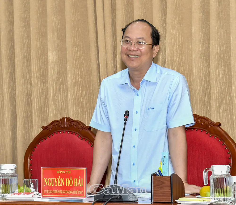 Mỗi cán bộ, đảng viên phải phát huy tinh thần quyết tâm, dấn thân và trách nhiệm