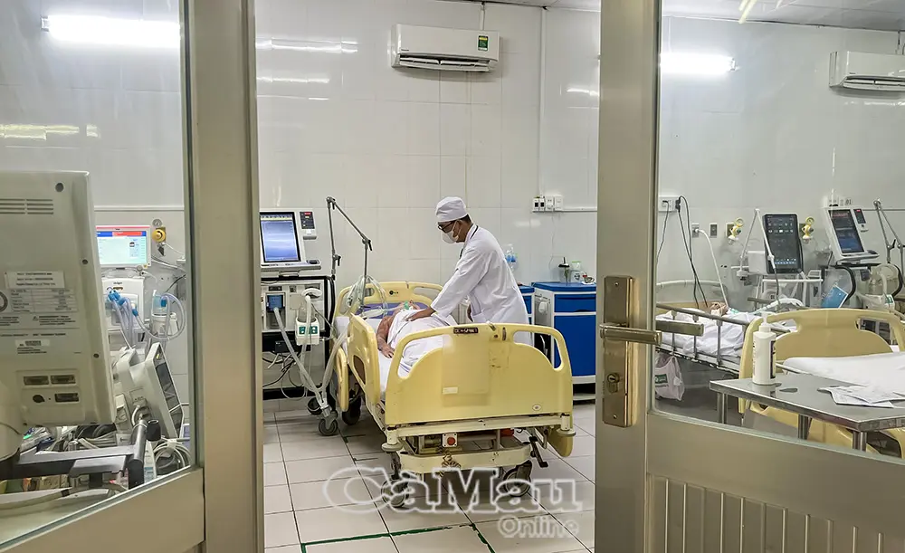 Sau cánh cửa phòng hồi sức