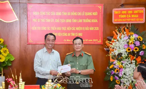 Chủ tịch UBND tỉnh thăm, chúc mừng Ngày Thầy thuốc Việt Nam