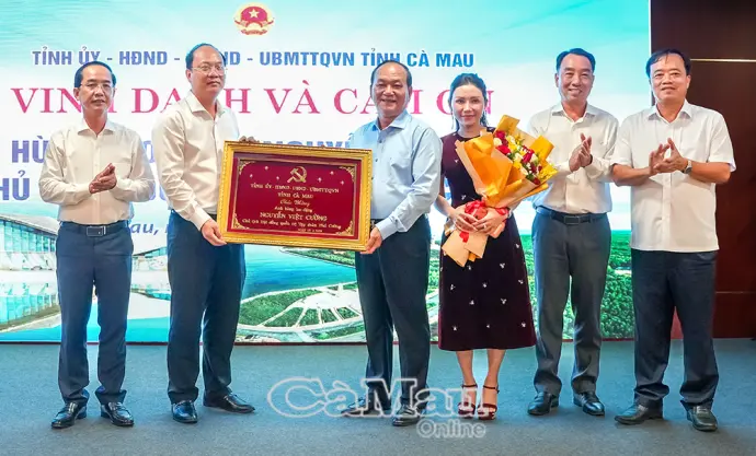 Trao Khánh vàng tri ân Anh hùng Lao động Nguyễn Việt Cường