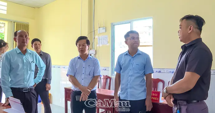 Uỷ ban Bầu cử tỉnh kiểm tra công tác bầu cử tại xã Long Điền