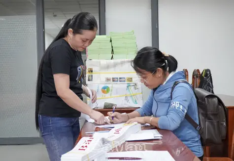 Bàn giao hơn 2.400 hòm phiếu phục vụ bầu cử