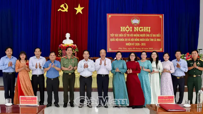 Ứng cử viên tiếp xúc, gặp gỡ cử tri