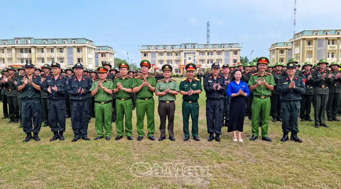 Gần 760 chiến sĩ mới được huấn luyện kỹ năng cảnh sát cơ động