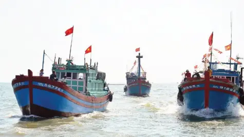 Chủ động thích ứng giá xăng, dầu để vươn khơi, bám biển