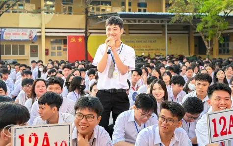 Cử tri tuổi 18 sẵn sàng cho ngày hội toàn dân