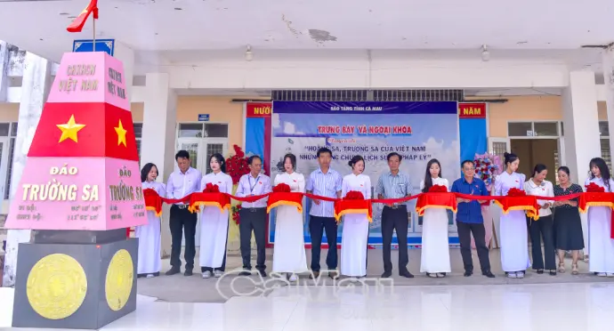 Triển lãm tư liệu Hoàng Sa - Trường Sa kỷ niệm 38 năm sự kiện Gạc Ma