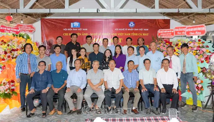 Người nghệ sĩ - nhân chứng của thời đại