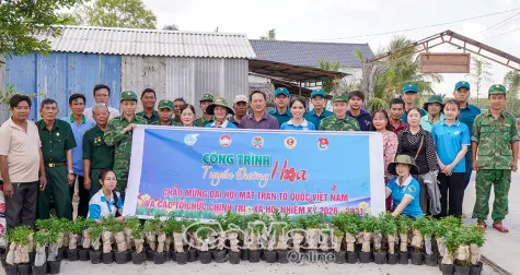 2.000 chậu hoa làm đẹp tuyến đường ấp Rạch Thọ