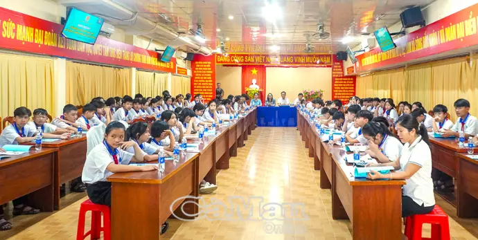 Tuyên truyền chống bạo lực học đường tại THCS Sông Đốc