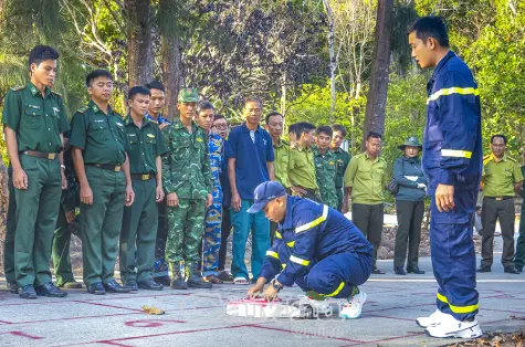 Rèn kỹ năng, sẵn sàng ứng phó cháy rừng trên đảo Hòn Khoai