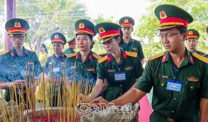 Tri ân Bác, sẻ chia với cộng đồng    