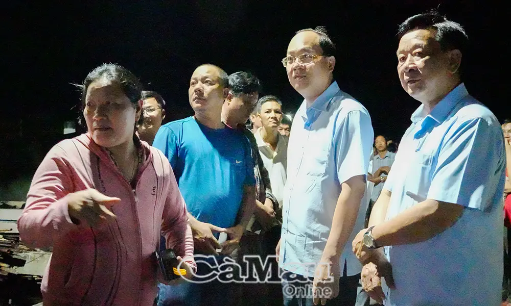 Bí thư Tỉnh uỷ Nguyễn Hồ Hải thăm, hỗ trợ các hộ dân bị thiệt hại tài sản do cháy tại ấp Vàm Đầm