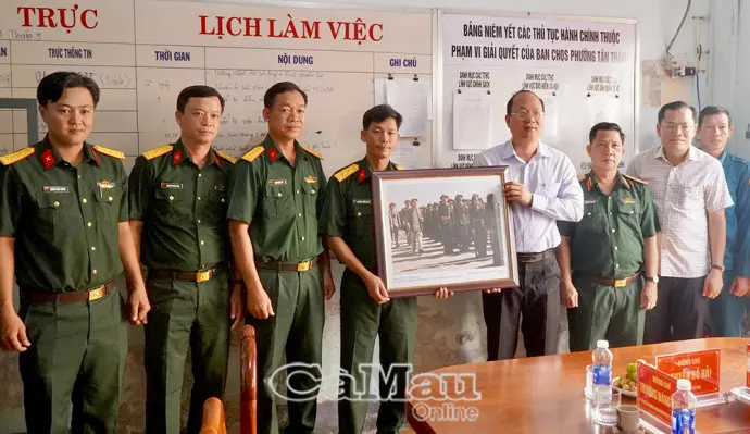 Bí thư Tỉnh uỷ Nguyễn Hồ Hải thăm lực lượng dân quân và ngành thể thao Cà Mau