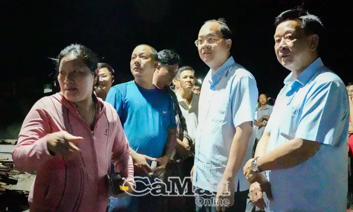 Bí thư Tỉnh uỷ Nguyễn Hồ Hải thăm, hỗ trợ các hộ dân bị thiệt hại tài sản do cháy tại ấp Vàm Đầm