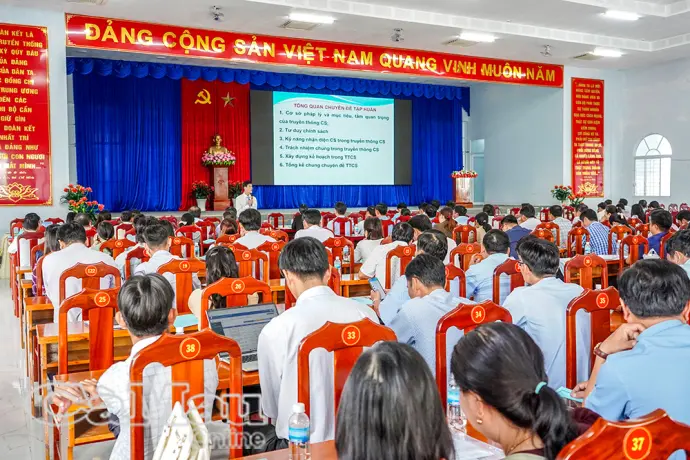 Gần 180 cán bộ cơ sở được trang bị kỹ năng truyền thông chính sách