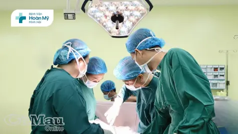 Phẫu thuật thành công khối u nang buồng trứng nặng 3,5 kg cho người bệnh 73 tuổi