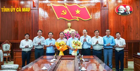 Công bố thông báo nghỉ hưu đối với các đồng chí lãnh đạo Đoàn đại biểu Quốc hội tỉnh Cà Mau khoá XV