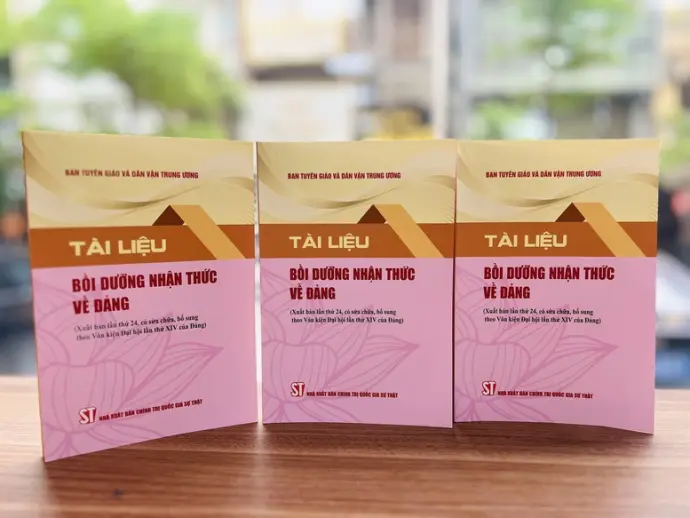 Hành trang lý luận mới cho người ưu tú vào Đảng