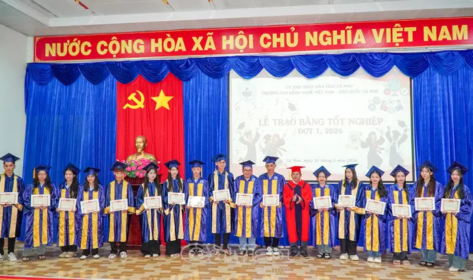 Hơn 200 sinh viên vừa tốt nghiệp đã tiếp cận ngay cơ hội việc làm