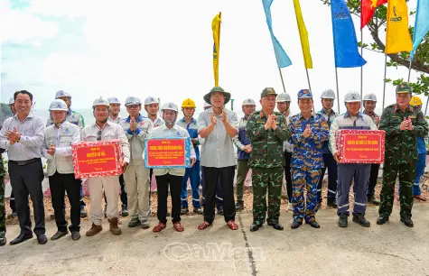 Bộ Quốc phòng kiểm tra tiến độ xây dựng công trình tại đảo Hòn Khoai