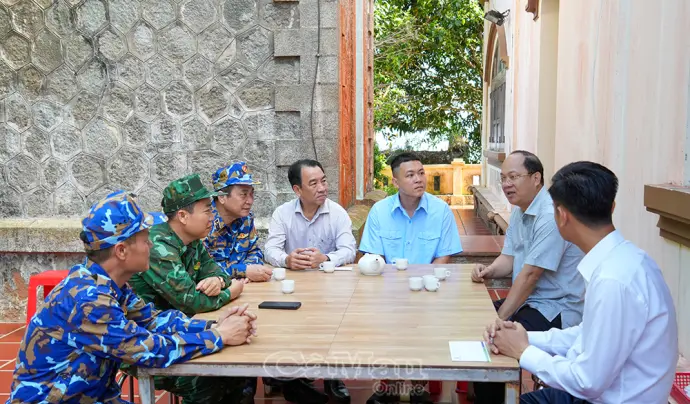 Lãnh đạo tỉnh Cà Mau thăm, động viên các lực lượng làm nhiệm vụ trên đảo Hòn Khoai