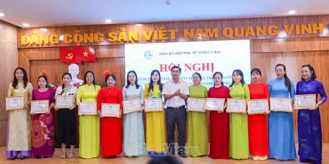 Tuyên dương tập thể, cá nhân phụ nữ có thành tích tiêu biểu trong công tác bầu cử