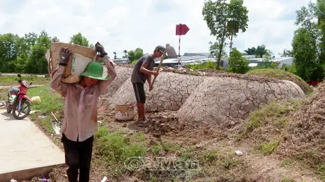 Nghề mưu sinh nhân văn trong tiết Thanh minh tảo mộ