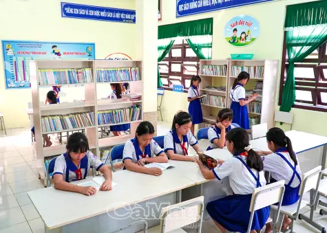 Miễn phí sách giáo khoa: Chính sách nhân văn cần lộ trình vững chắc