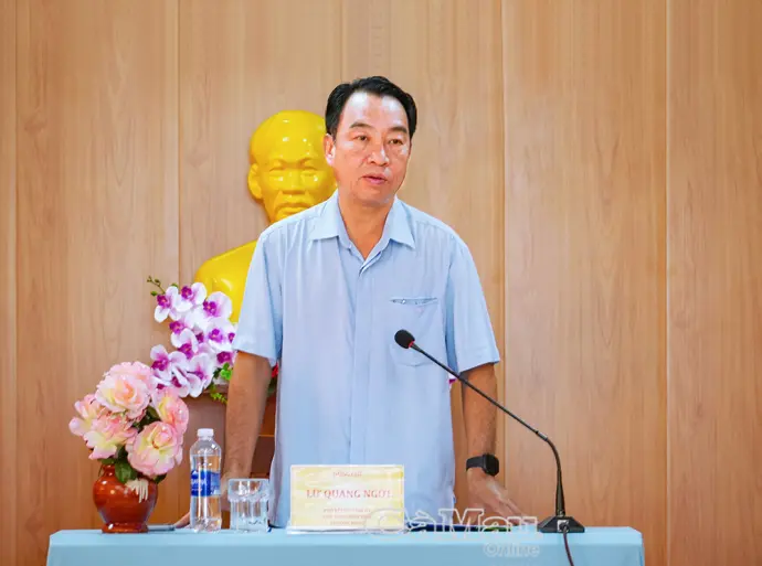 Bảo vệ rừng gắn với phát triển tôm sinh thái