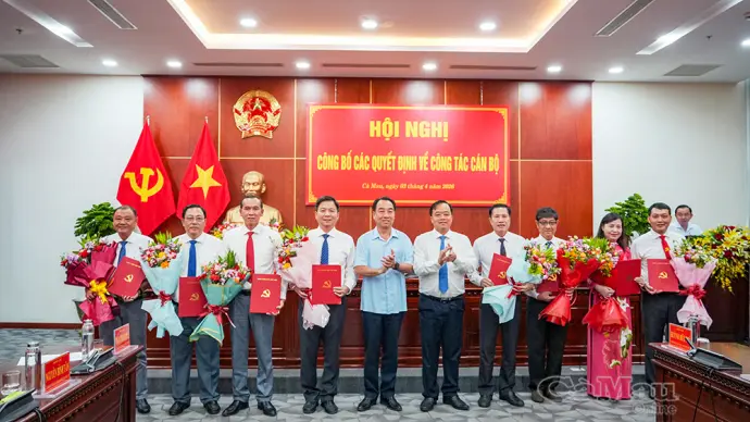 Tỉnh uỷ, UBND tỉnh Cà Mau công bố các quyết định về công tác cán bộ