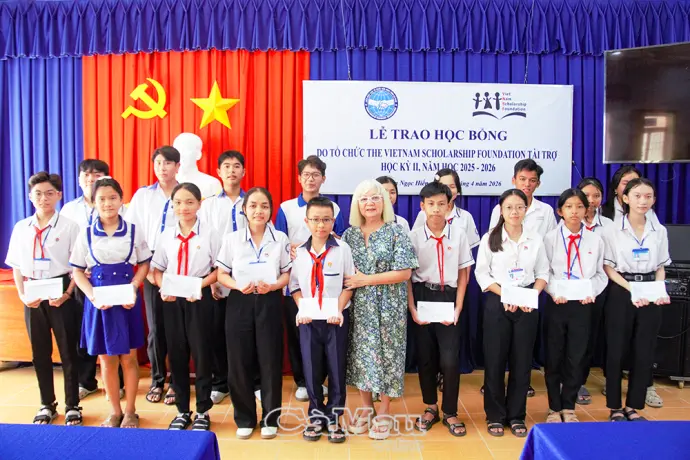 Trao học bổng VNSF học kỳ II tại Xã Phan Ngọc Hiển