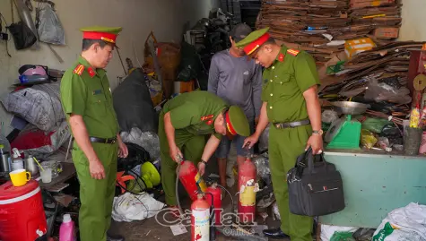 Tiềm ẩn nguy cơ cháy nổ tại các cơ sở thu mua phế liệu