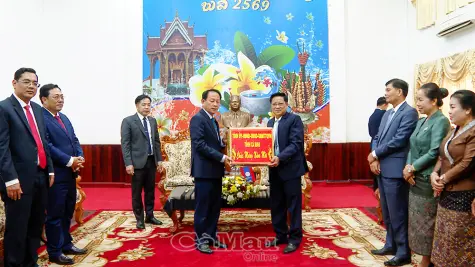 Cà Mau thăm, chúc tết Bunpimay, thắt chặt tình hữu nghị với tỉnh Bo-li-kham-xay (Lào)