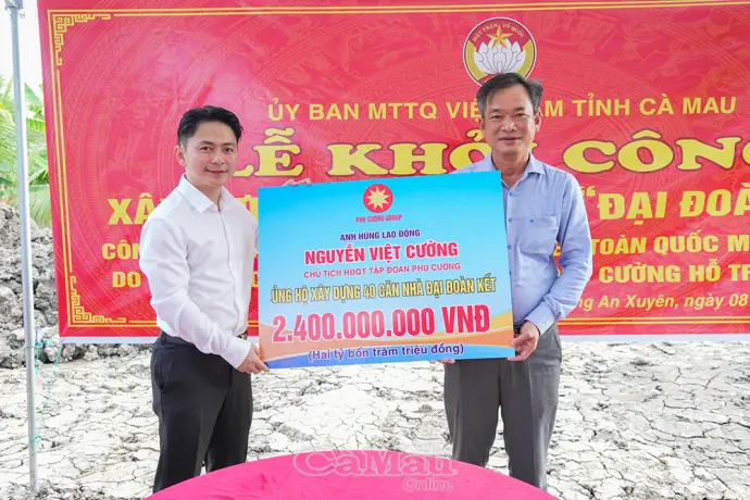Anh hùng Lao động Nguyễn Việt Cường ủng hộ xây dựng 40 căn nhà Đại đoàn kết tại Cà Mau