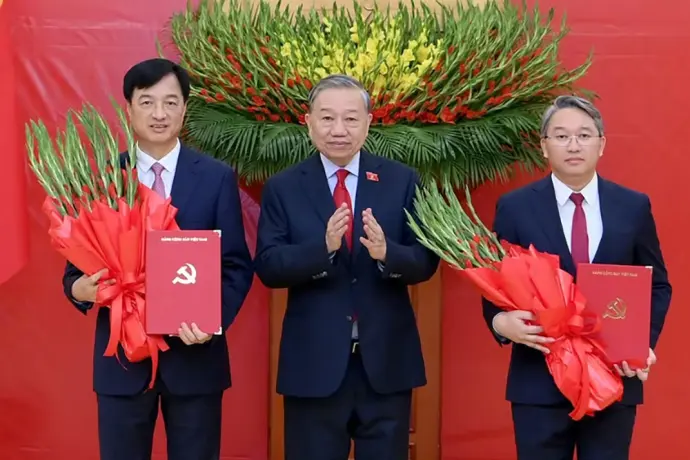 Trao các quyết định bổ nhiệm Trưởng Ban Tổ chức Trung ương, Chánh Văn phòng Trung ương Đảng