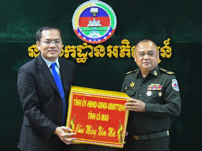Đoàn công tác tỉnh Cà Mau thăm, chúc Tết tại Cục Phát triển, Bộ Quốc phòng Campuchia