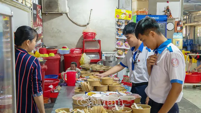 Trường học nói không với rác thải nhựa