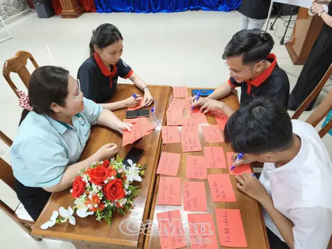 Một phút toả sáng - bước đầu làm chủ kỹ năng truyền thông của sinh viên