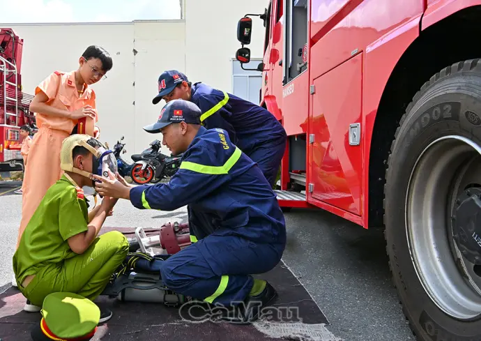 Trải nghiệm “Em làm chiến sĩ nhí” - sân chơi bổ ích cho học sinh