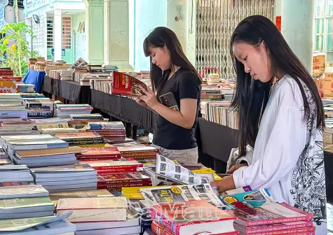 “Đãi cát tìm vàng” tại hội sách ký lô